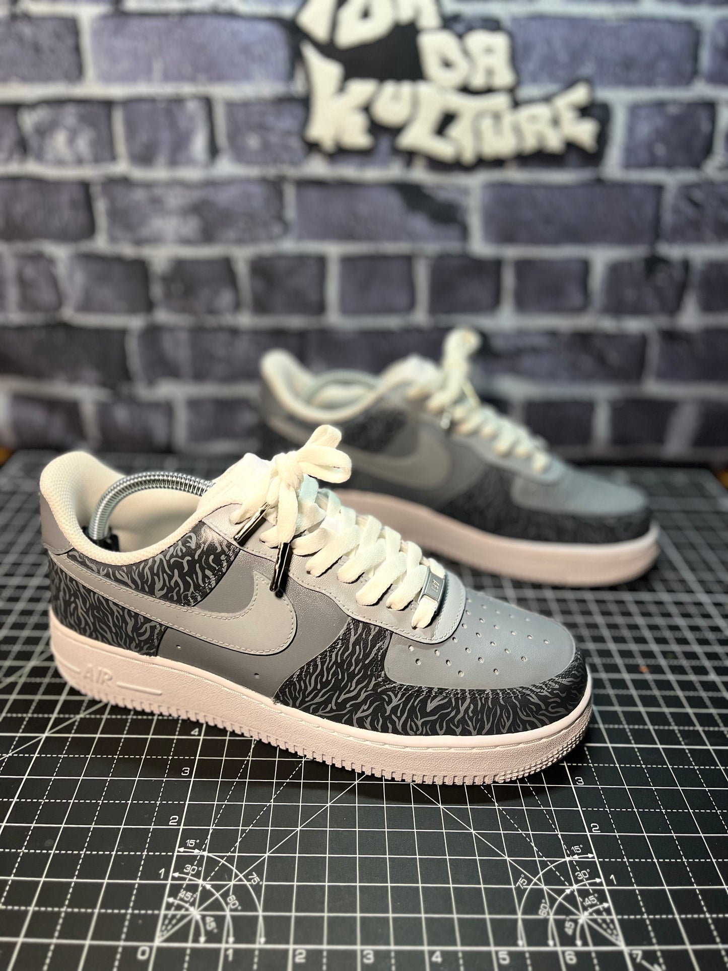 Smooth Grey AF1